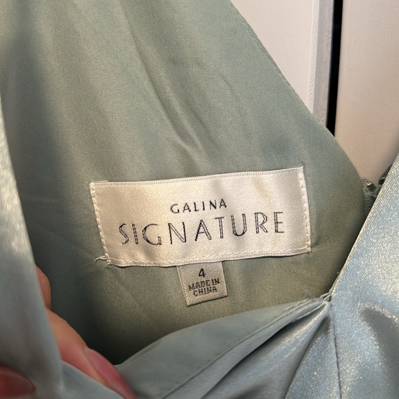 Davids Bridal Bridesmaid Dress - Picture 4 of 4